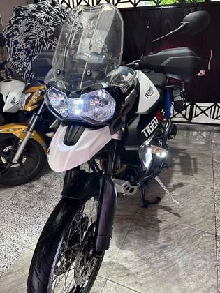 TRIUMPH TIGER 800 XCX TRIUMPH TIGER 800 XCX